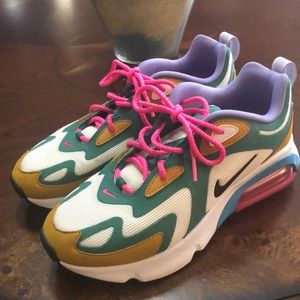 Nike women’s Air Max 200 size 7.5. Worn once! Paid $127, selling for $30.